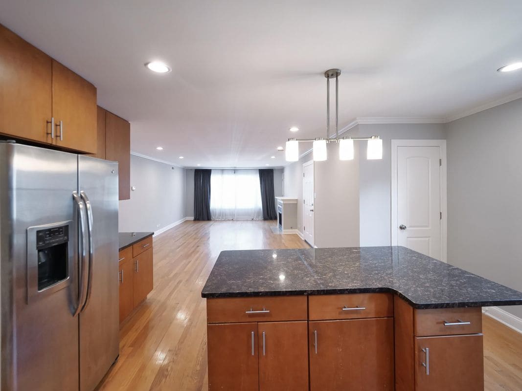 Building Photo - 6812 N Wolcott Ave