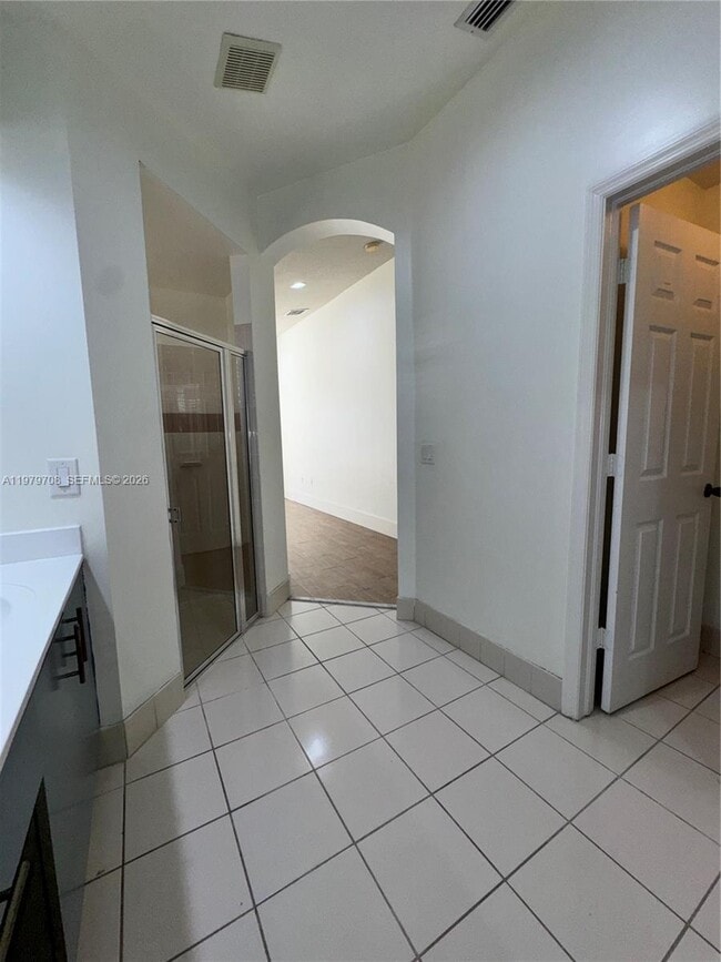 Building Photo - 2010 SE 14th St