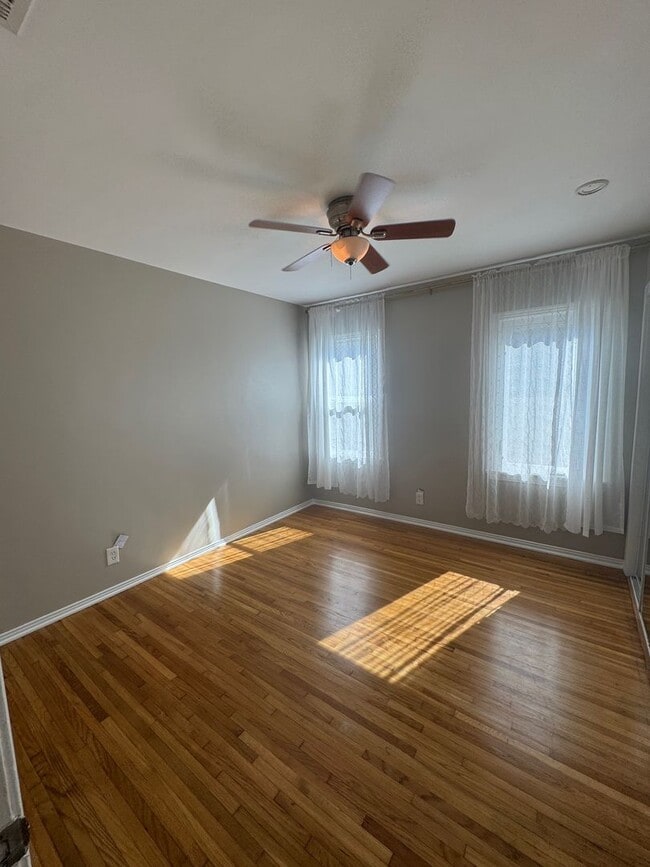 Building Photo - Large 4 bedroom 2 Bathroom for rent