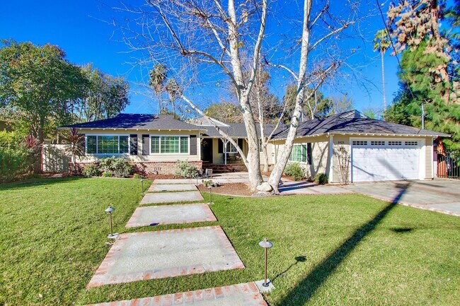 Building Photo - 5923 Jumilla Ave