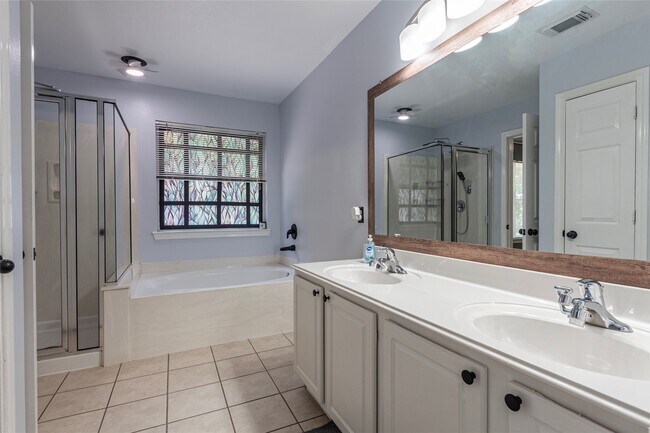 Building Photo - 336 Capella Oaks Ln