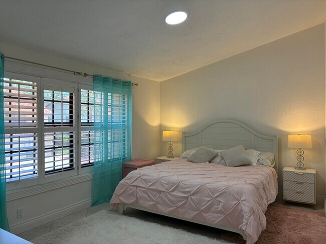 Building Photo - 7895 La Mirada Dr