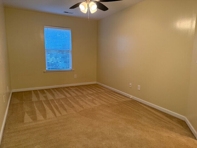 Building Photo - Conveniently Located Home Near HWY 440, 54...