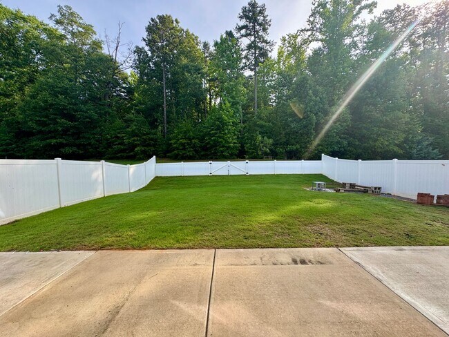 Building Photo - Spacious 5BR/3BA Home in Fort Mill