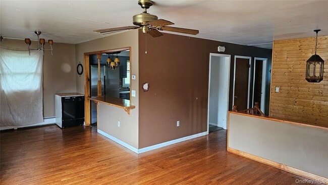 Building Photo - 225 Monhagen Ave
