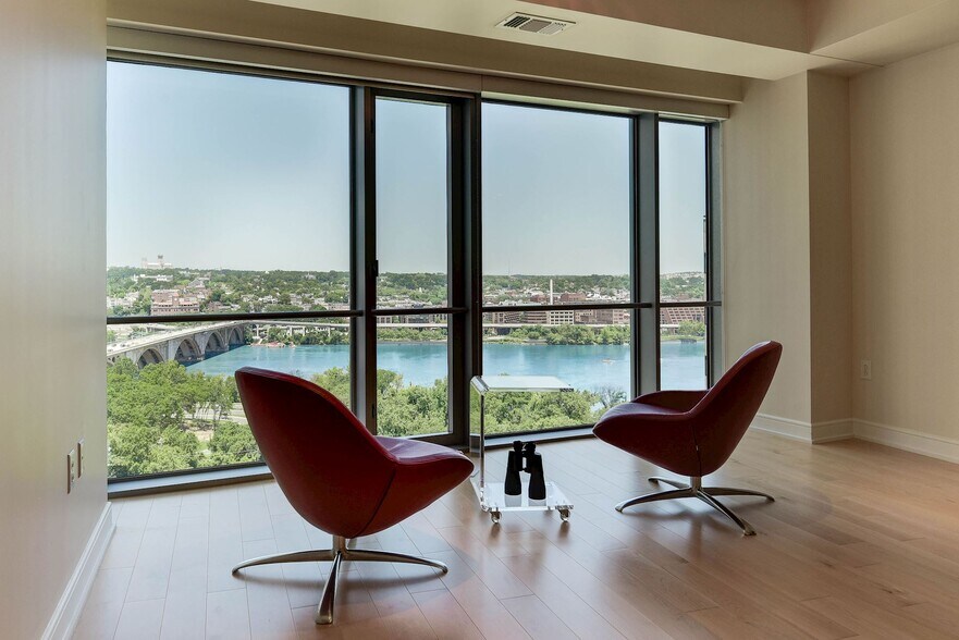 Building Photo - 1111 19th St N