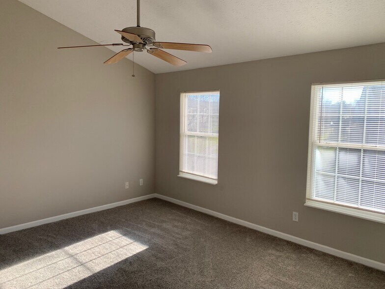 Master Bedroom with tons of light - 3857 Thorngate Dr