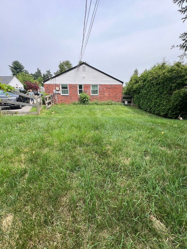 Building Photo - Stunning Single Family Home in King of Pru...