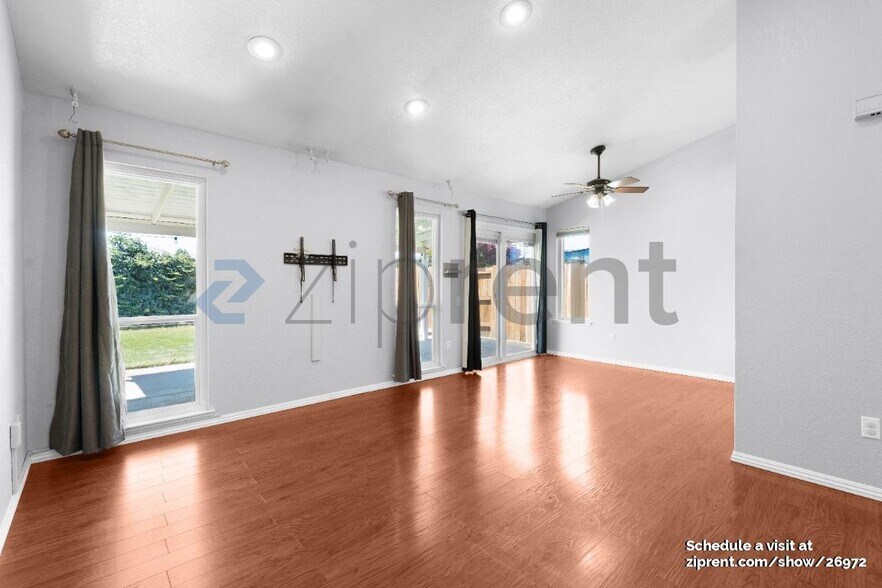 Building Photo - 5324 Vichy Cir