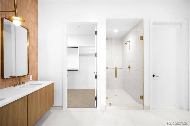 Building Photo - 3520 Chestnut Pl