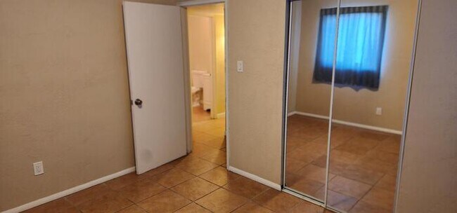Building Photo - 2126 E Hidalgo Vista