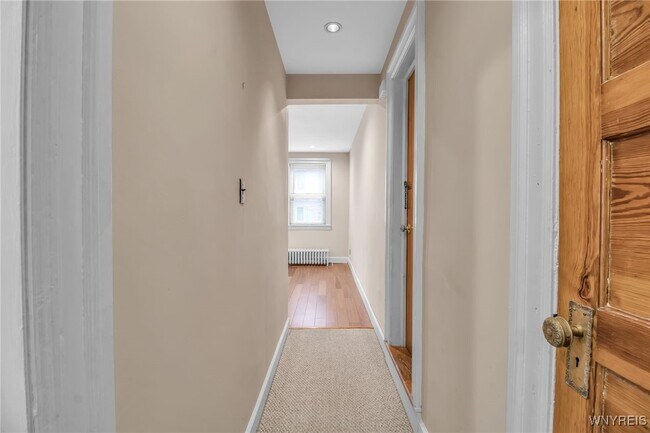 Building Photo - 530 Linwood Ave