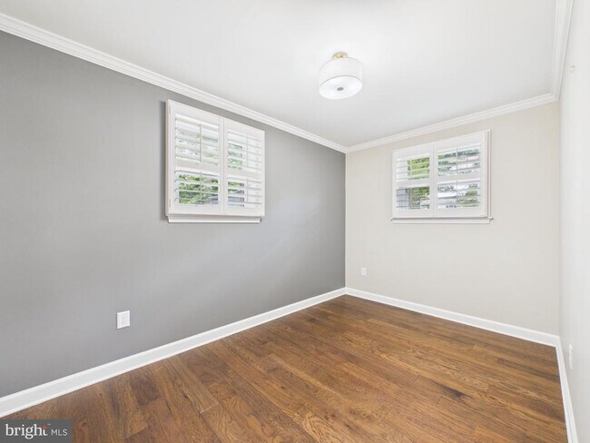 Building Photo - 9201 Cherrytree Dr