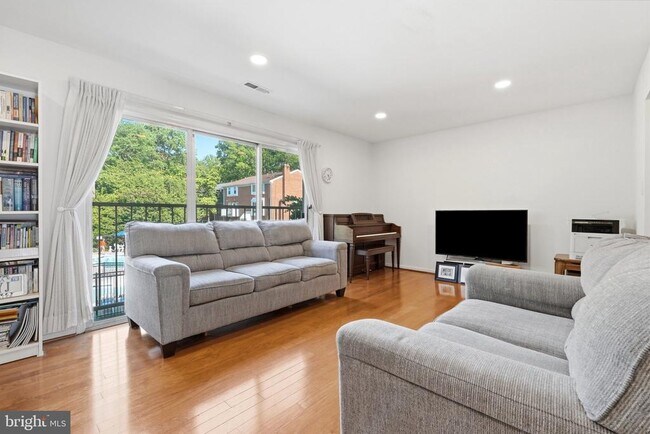 Building Photo - 3695 Persimmon Cir