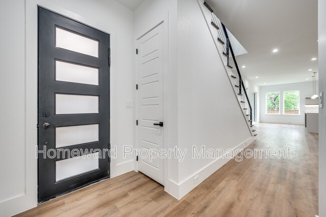 Building Photo - 2343 Hondo Ave