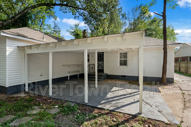 Building Photo - 810 Indian Dr