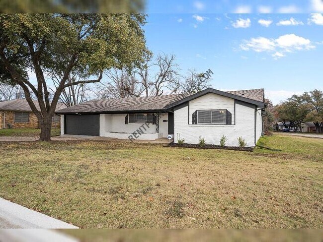 Building Photo - 5413 Odessa Ave