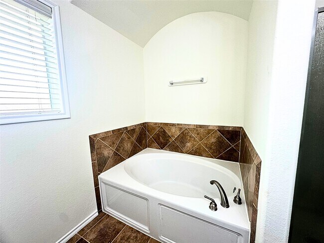 Building Photo - 8218 Nagy Hill St