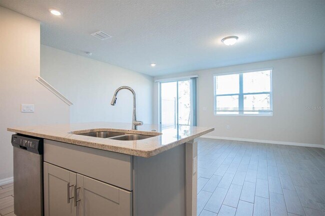 Building Photo - 425 Legacy Lp