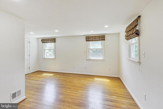 Building Photo - 4112 Spruell Dr