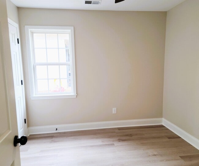 Building Photo - 3785 Ladue St