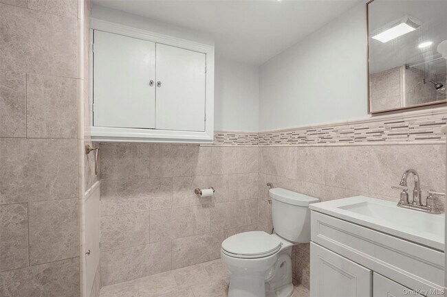 Building Photo - 6 Trails End