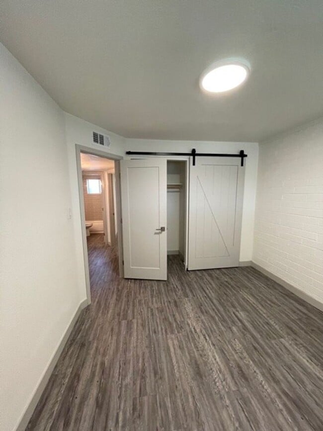 Building Photo - 3031 N 69th Pl