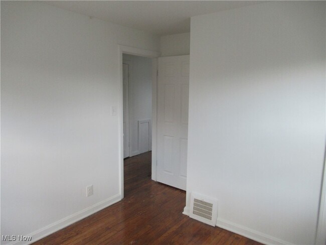 Building Photo - 39 Eldred Ave