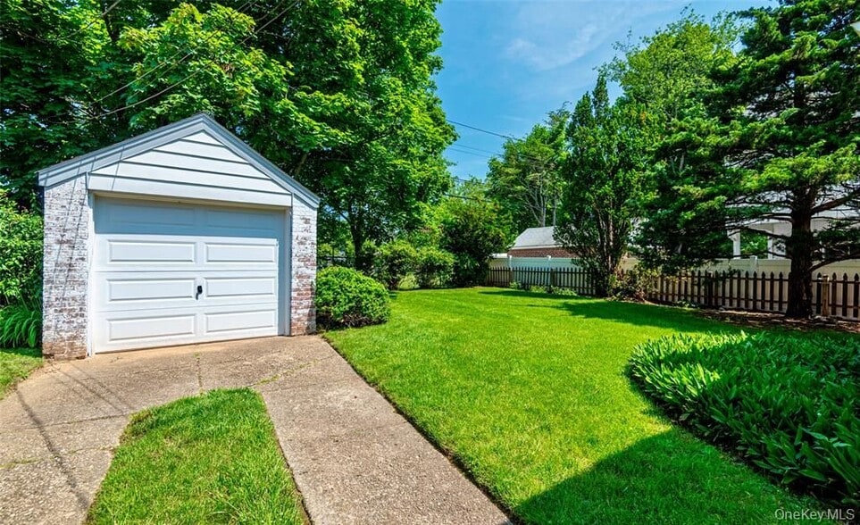 Building Photo - 147 Nugent St