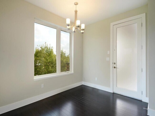 Building Photo - 2612 W 12th St