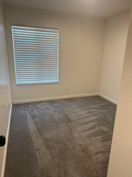 Building Photo - 4981 Dawson Dr