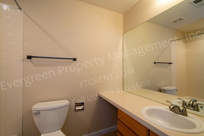 Building Photo - 5225 White Willow Dr