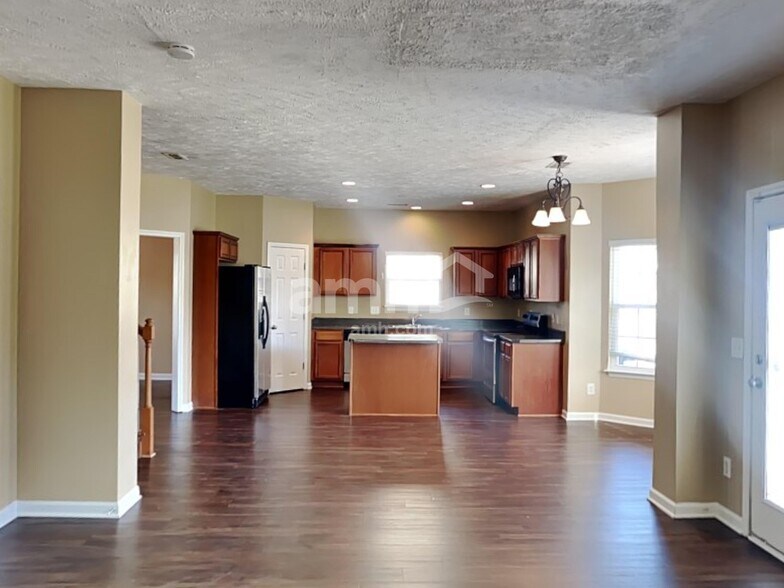 Building Photo - 5608 Hickory Park Dr