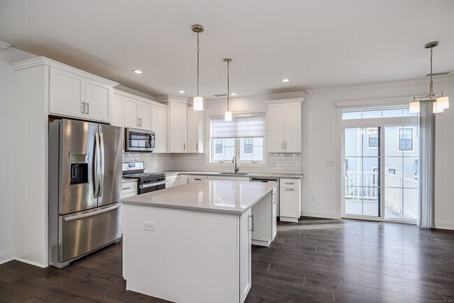 Building Photo - 8 Brentwood Cir