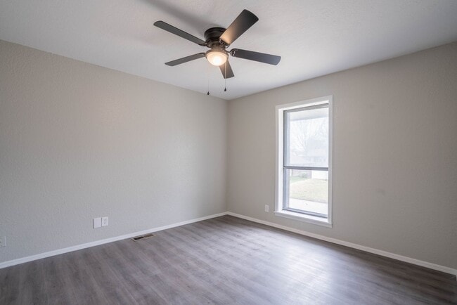 Building Photo - Gorgeous 3 Bedroom Remodel, BA Schools!