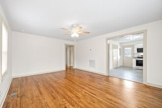 Building Photo - Renovated 3 Bedroom Home For Rent Near Downtown Clarksville