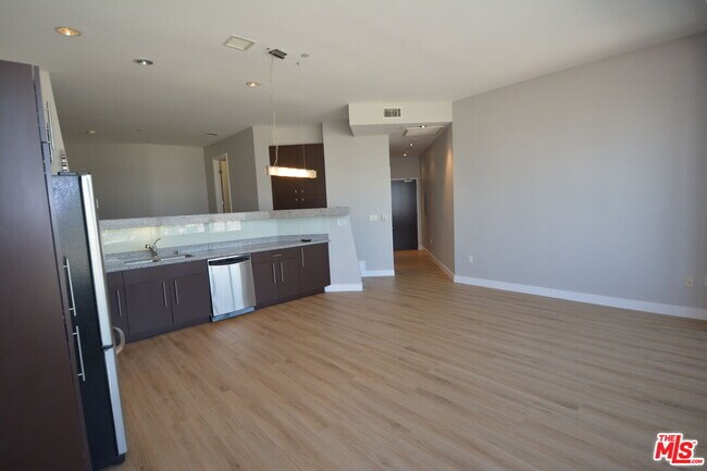 Building Photo - 1100 Wilshire Blvd