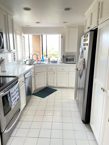 Kitchen - 6625 Caminito Sinnecock