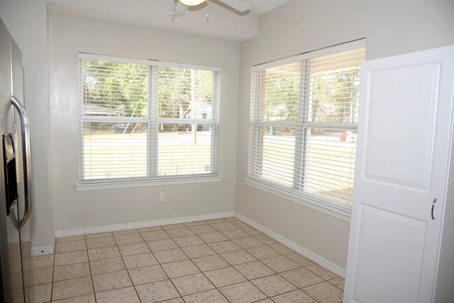 Building Photo - 114 Quince Ave