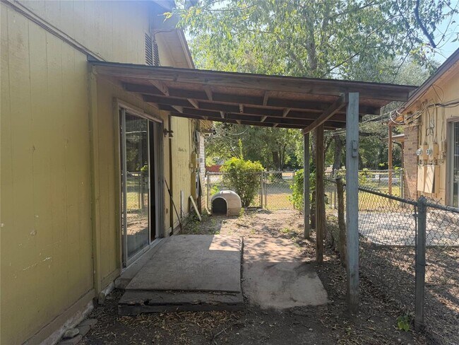 Building Photo - 421 Live Oak St