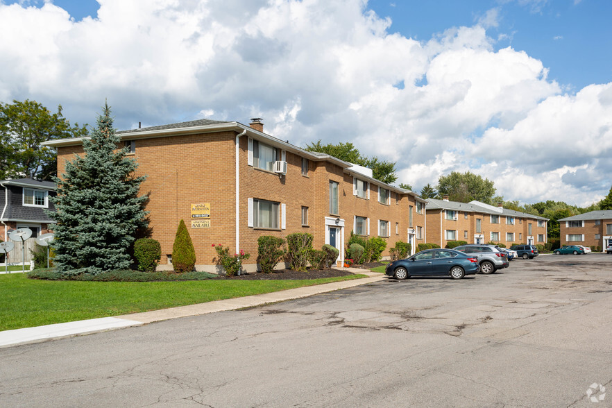 Building Photo - Claire Morris Apartments