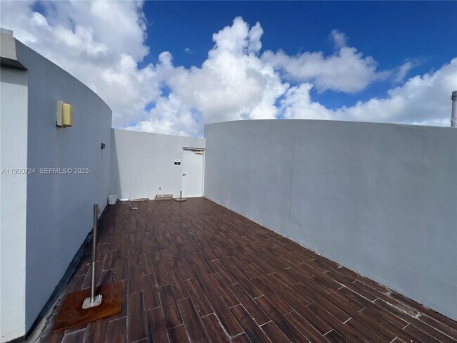 Building Photo - 2950 NE 188th St