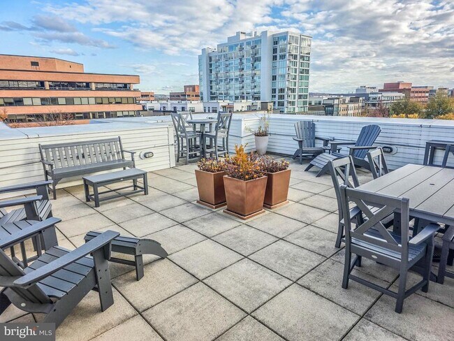 Building Photo - 1023 N Royal St