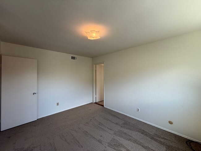 Building Photo - Beautiful 3B/2BA House in Mira Mesa!