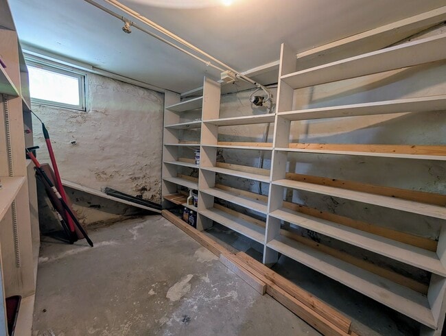 Building Photo - 212 3rd Ave N