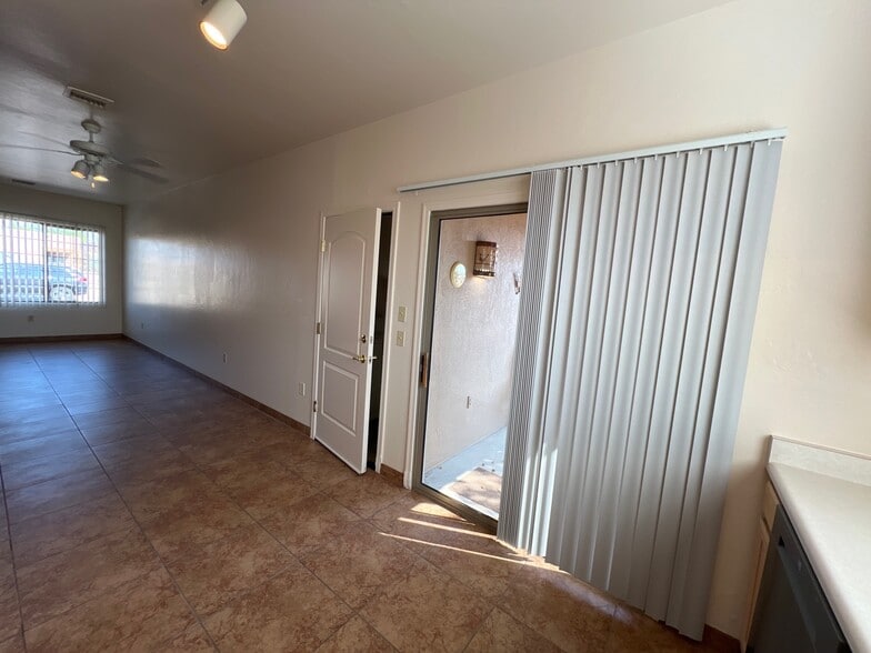 Building Photo - 3741 S Avenida de Encino