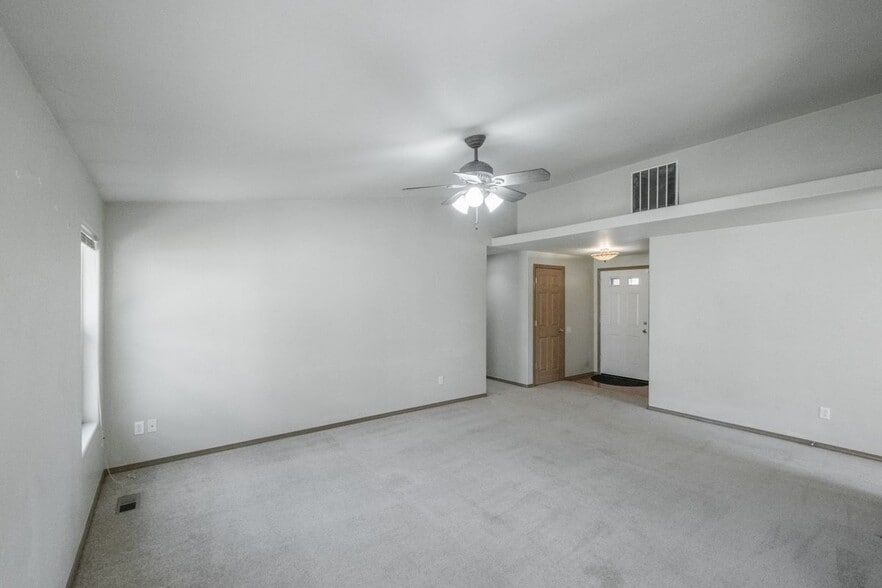 Building Photo - 5448 Siletz Ln