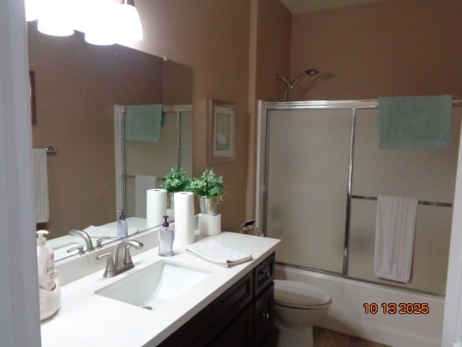 Building Photo - Immaculate One Story Home Offering 1989 sq...