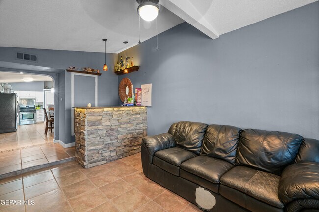 Building Photo - 13475 Sunset Hills Dr