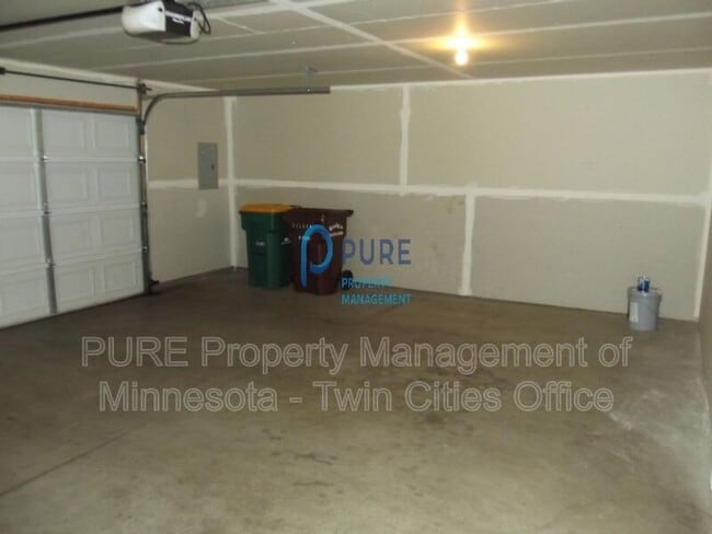 Building Photo - 6211 32nd Ave N